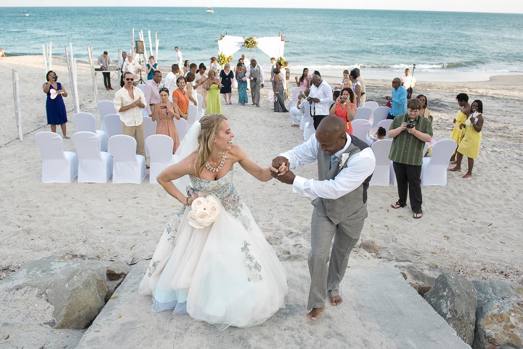 Gran Evenia Bijao Hotell Santa Clara  Exteriör bild A beach wedding in Jamaica