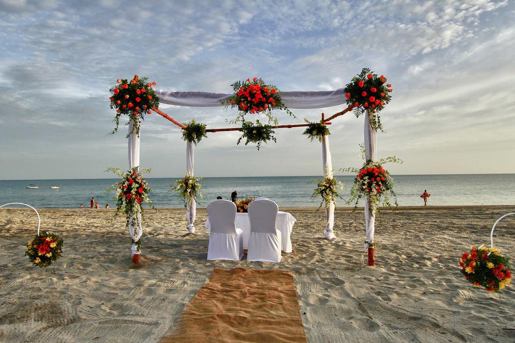 Gran Evenia Bijao Hotell Santa Clara  Exteriör bild A beach wedding
