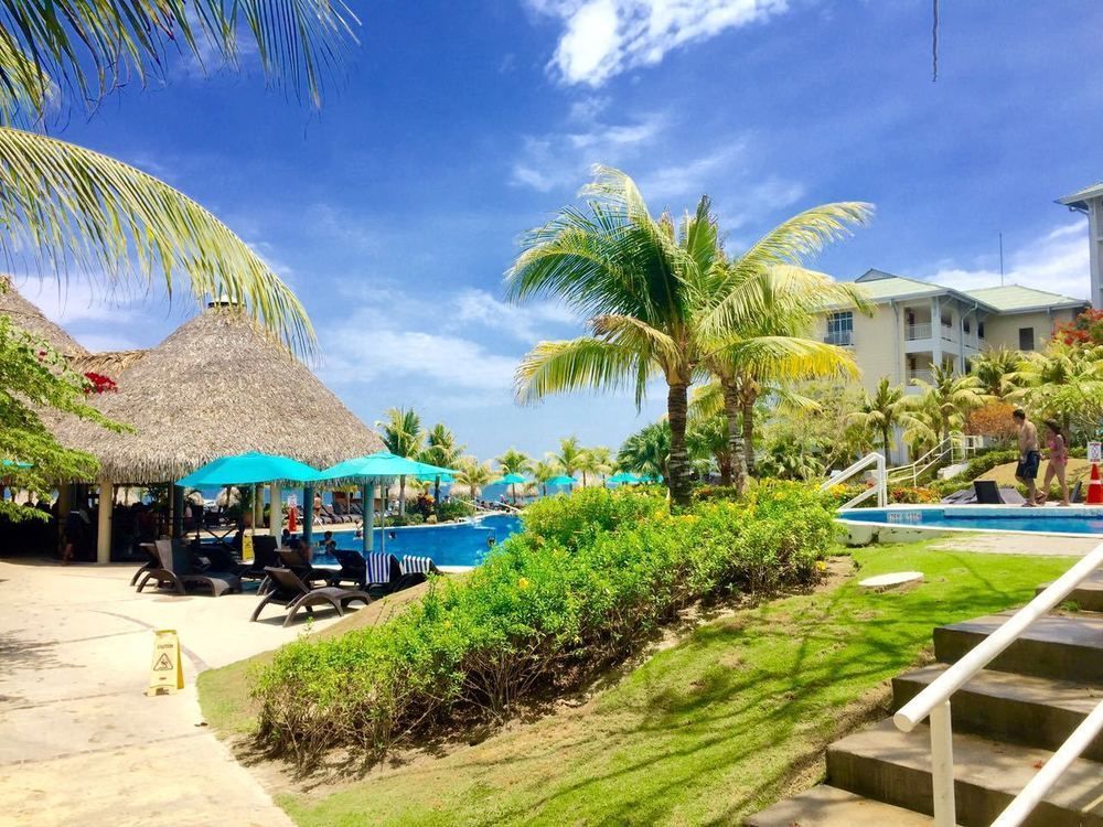 Gran Evenia Bijao Hotell Santa Clara  Exteriör bild The pool at the Sheraton Resort Fiji
